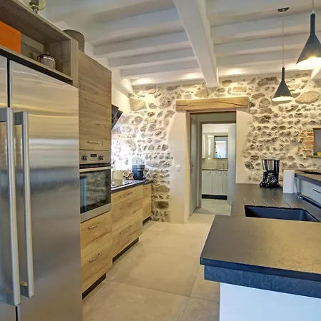 De Charme Avec Spa, Terrasse, Cheminee Et Cour, Ideal Pour Un Sejour Zen A - Fr-1-496-320 * Notre-Dame-de-Boisset